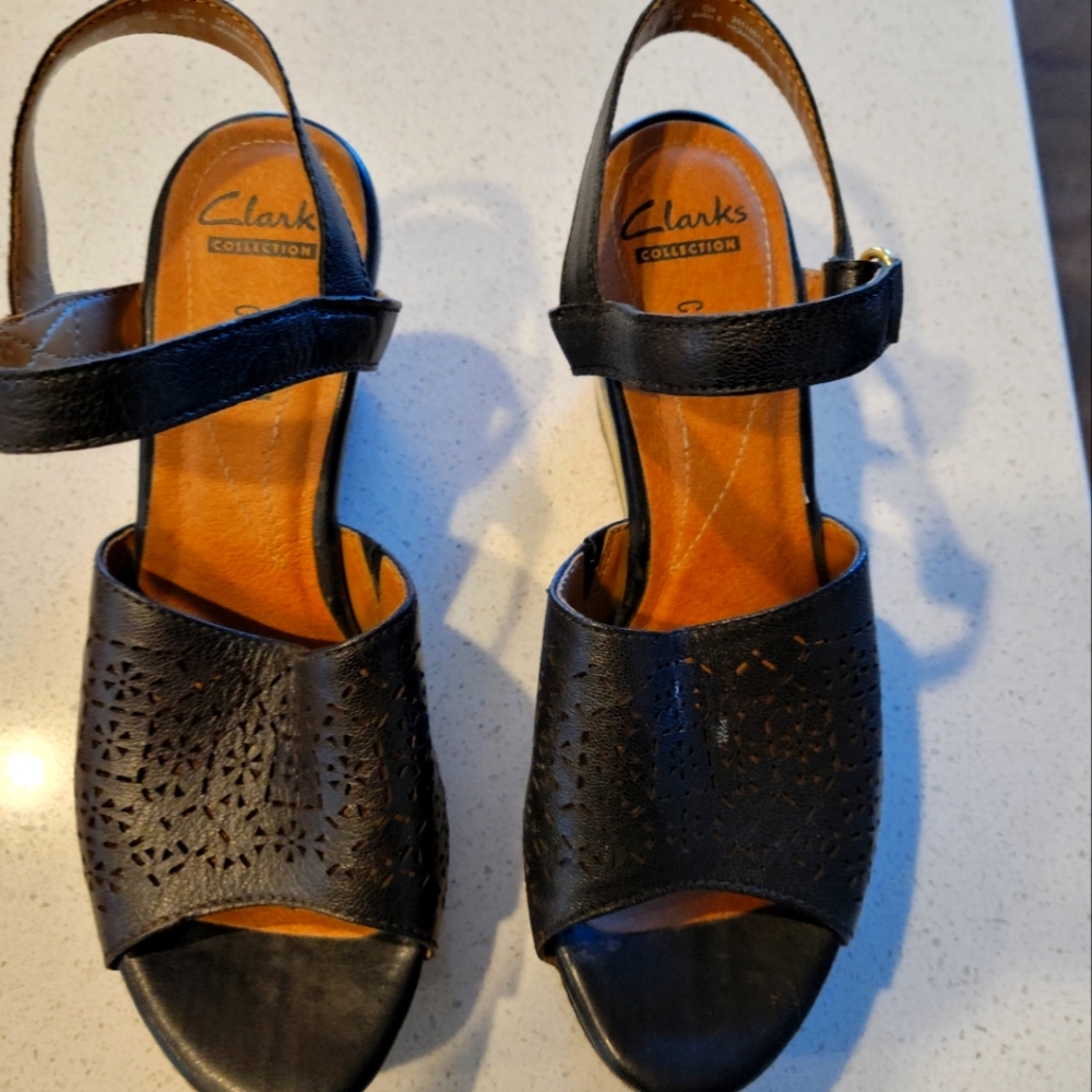 NWOT Clarks Tan Wedges